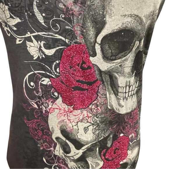 Hybrid & Company Gray and Pink Skull V-Neck Tee - Picture 3 of 4